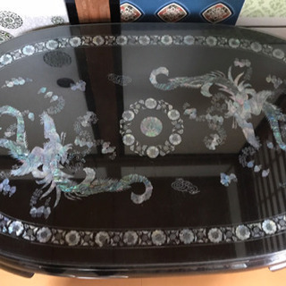 螺鈿細工のテーブル