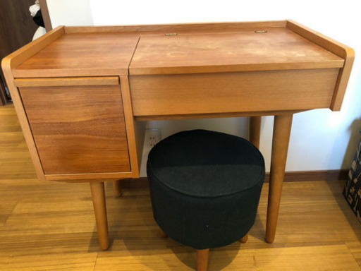 ウニコ 北欧家具 ドレッサー 鏡台 (ドラゴン) 灘のドレッサーの中古