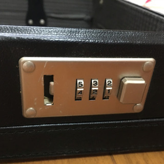 差し上げます^_^ 合皮 アタッシュケース