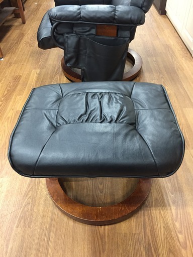 パーソナルチェア　ブラック　オットマン　サイドテーブル付き　売場展開中！！！