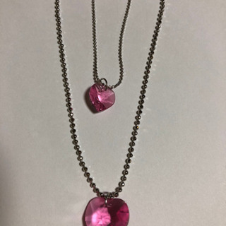 ピンクのネックレスの画像
