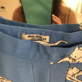 値下げしました！【新品同様】miu miu水色ネコスカートの画像