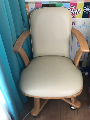 車輪付き回転椅子