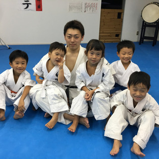 幼児から年配の方まで楽しく健康的強さを求めて稽古しています。の画像