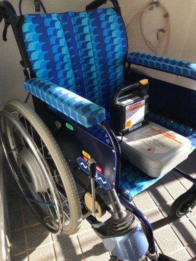 電動車椅子と専用バッテリー