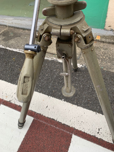 ジッツオの3脚とカメラ(レンズ付き)