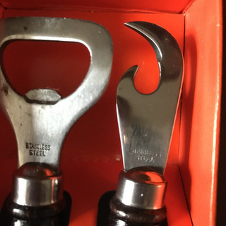 海外土産の栓抜きセットの画像