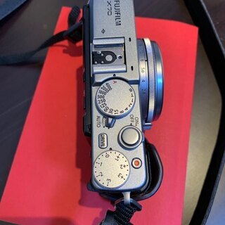 Fujifilm x70シルバー