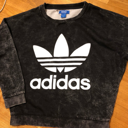 adidas originalsデニム風トレーナー