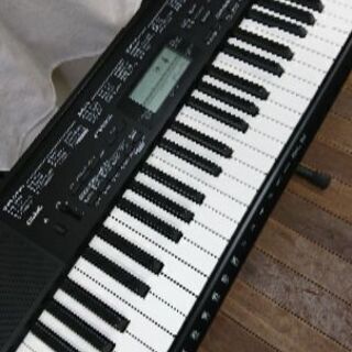 値下げしました！キーボード 電子ピアノ スタンド付き 2017年製の画像