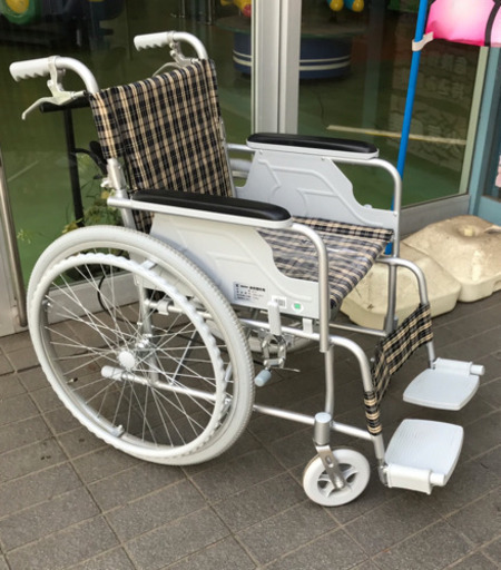 自走・介助兼用 ハンドブレーキ付きアルミ製車いす 幸和製作所 B-31