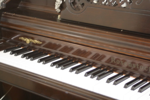 ローゼンストック　猫脚ピアノと椅子、カバー