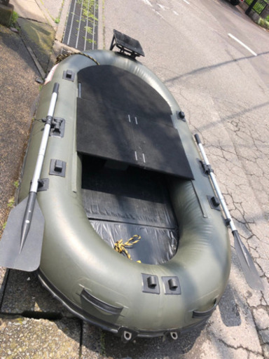 レア艇☆カスタムハイデッキ♪オプション多数あり!バス釣り＊3人まで乗れます★使用半年、綺麗な品です。破れ水漏れなしで明日から乗れます