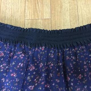 小花柄スカートの画像