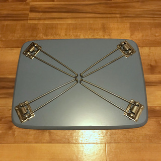 折りたたみテーブルの画像