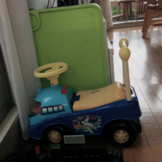 乗れる押せるおもちゃ車です。《取引中》