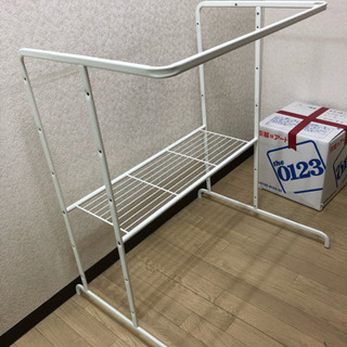 【写真挙げました！】押入れ用ハンガーラック2つ、突っ張り棚2つ、...