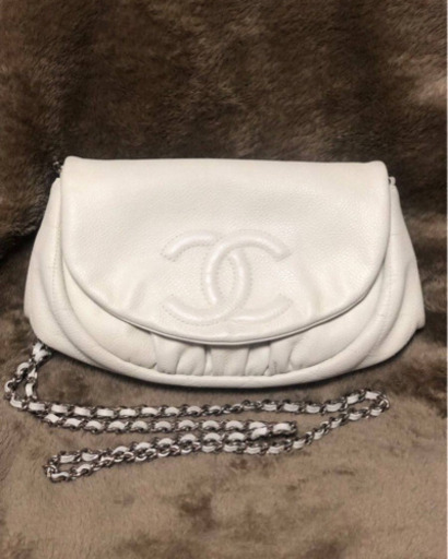 CHANEL ハーフムーンチェーンショルダーバッグ (美品）