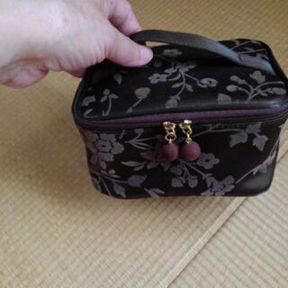 おしゃれな化粧ポーチ