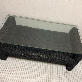 ラタン調アジアンガラステーブルの画像
