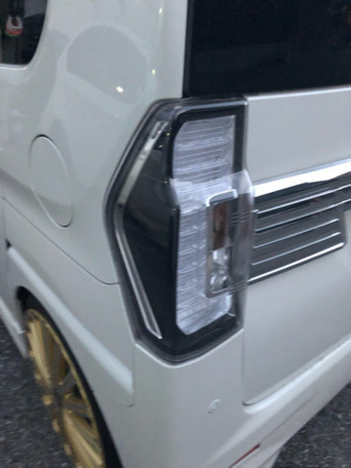 タントカスタムトップエディション純正テールランプ