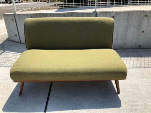 2人掛け ソファ モケットグリーン 木製脚 カリモク風