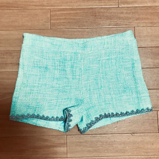 【値下げ】【引取り】綺麗なお色のショートパンツスーツ【新品未使用】の画像
