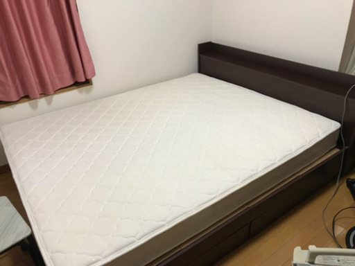 クイーンサイズベッド(売却済み)