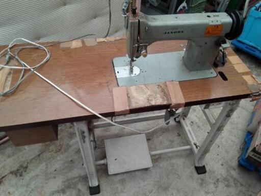 ￥5500  ジャノメ業務用レトロミシン❗動作確認して有ります❗ 靴職人が使用していたミシンです。　　 ♪はぁーやく買わなきゃ売れちゃうよぉ～