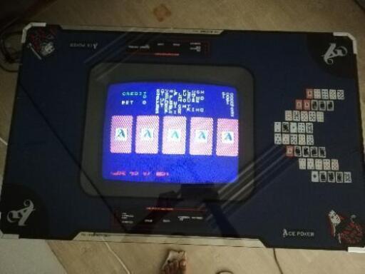 喫茶店ゲーム機ポーカー2 (まぐろマン) 宮古島のテーブル《コーヒー