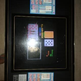 喫茶店ゲーム機8ライン1 (まぐろマン) 宮古島のテーブル