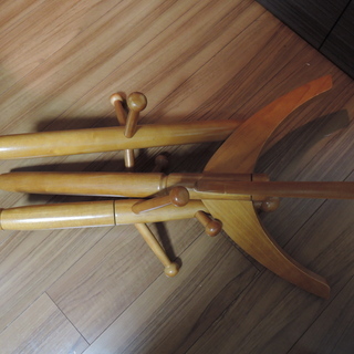 木製　ハンガーポールの画像