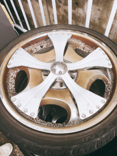 アメ車のタイヤとホイル値下げしました