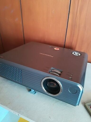 「取引中」コンパクト液晶プロジェクター