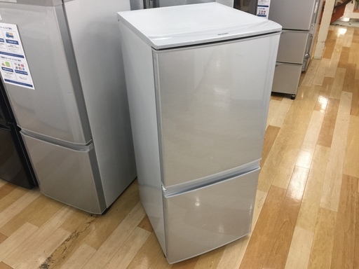安心の1年保証付！2017年製SHARPの137L2ドア冷蔵庫【トレファク　岸和田】