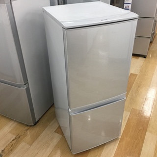安心の1年保証付！2017年製SHARPの137L2ドア冷蔵庫【トレファク　岸和田】