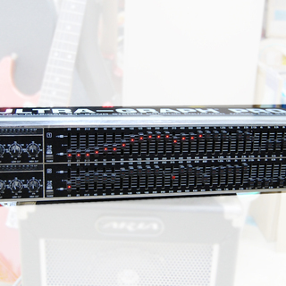 ベリンガー GEQ3102 グラフィックイコライザー 31バンド...