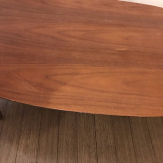 掃除機 + テーブルの画像