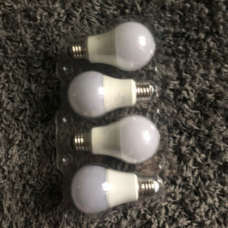電球 4つの画像