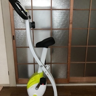 ダイエット･運動不足解消に！ほぼ新品折りたたみイグニオのフィットネスバイク！連続使用可能時間１時間！の画像