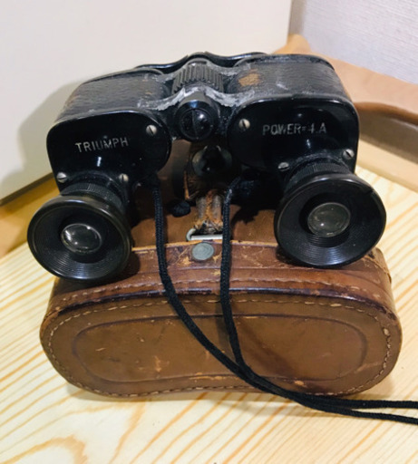 コンパクトな骨董⁉️双眼鏡‼️TRIUMPH 4倍‼️皮ケース入！