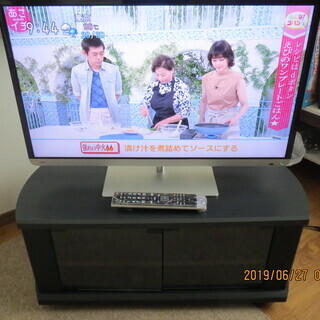 ◎東芝レグザ（13年製）３２インチ薄型液晶テレビ 地デジ裏２番組同時録画可能 ★ＴＶ台付 ☆共に状態良好です！