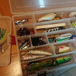 釣り道具のルアーセット(ケース付き全て)