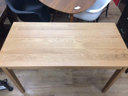 無印良品の無垢材デスクです
