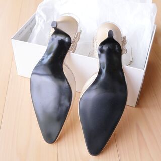 新品未使用☆エメのフォーマル靴(パンプス)サイズ36　パールベージュの画像