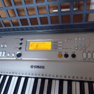 YAMAHAキーボード（スタンド付）の画像