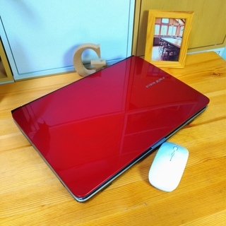 綺麗で可愛い光沢ルビーレッド♪　美品な方☆　最新Windows10！　大容量250G！　テンキー付き　高速★　高性能core2　デュアルコア　メモリ4G　富士通　FUJITSU　BIBLO　大画面　最新Windows10　64Bit　赤　高級感　15.4インチ　マウス付き 　ノートパソコン　無線LAN　Wi-Fi対応 　DVDドライブ