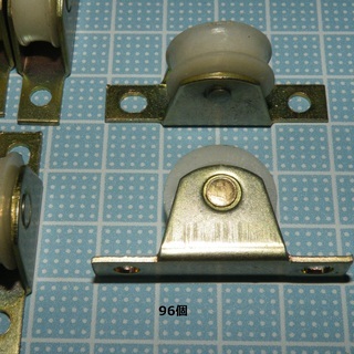 200個以上、三協アルミサッシなどの保守部品・振れ止めと戸車まとめての画像