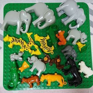 (まとめ割可)LEGO duplo 大量&スクールバス型ケースの画像
