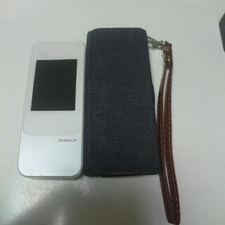 (超美品)値下げしました。モバイルWiFiルーター W04 フィルム、ケース付きの画像